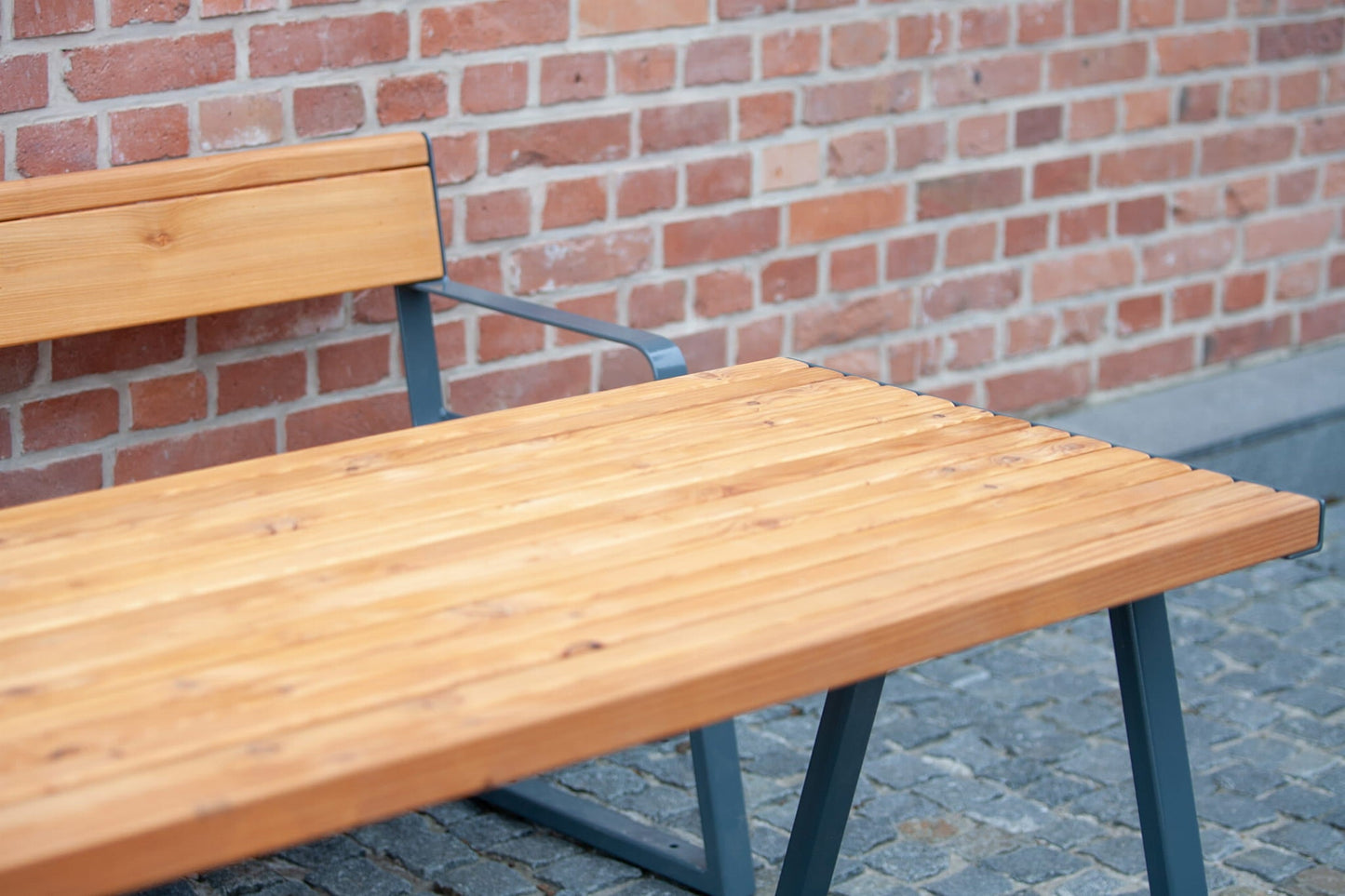 Stable Outdoor Table 150 cm 4-6 Seats
